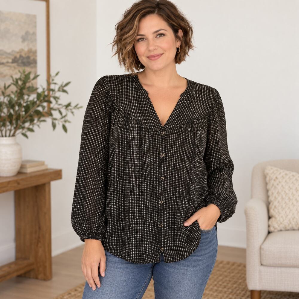 Maurice’s black and white long sleeve blouse 3X  button front classic